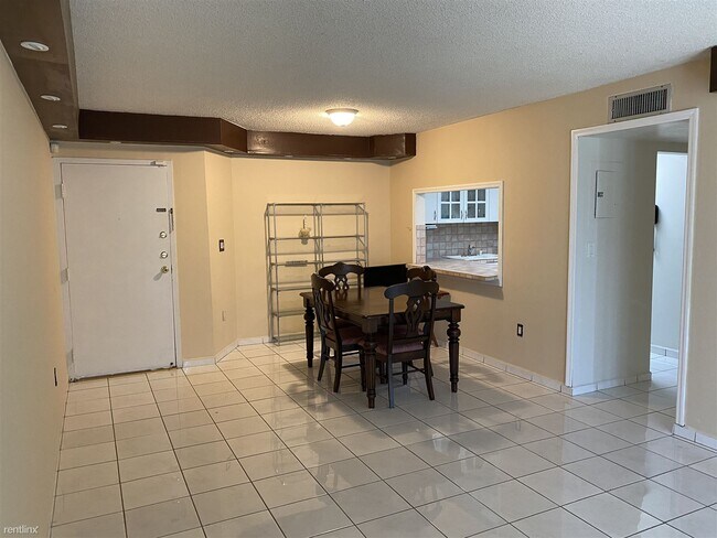 Foto del edificio - 8050 NW 8th St