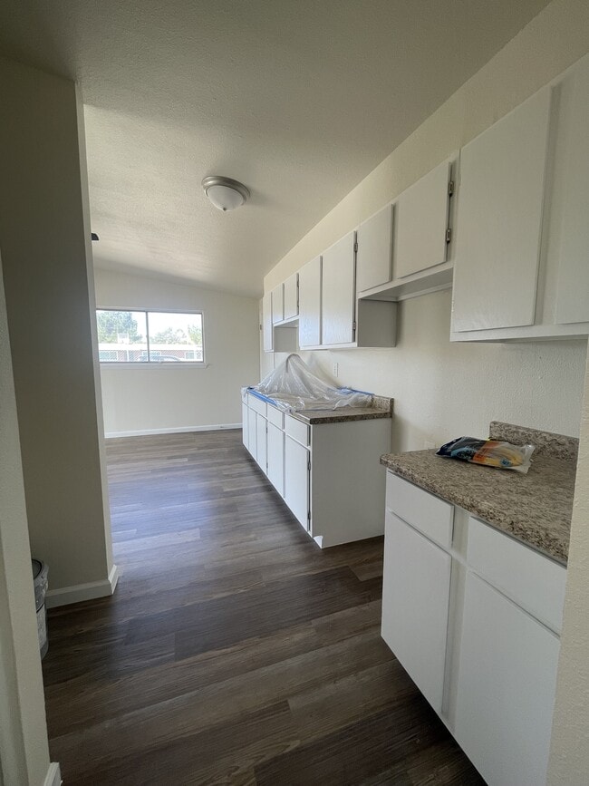 Foto del edificio - 4449 Finch Way