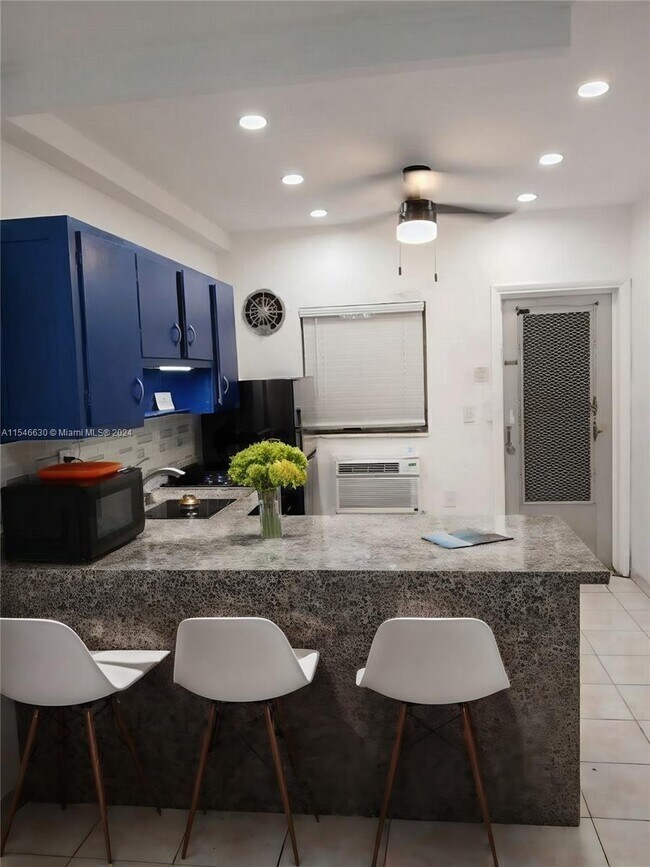 Foto del edificio - 7300 Byron Ave