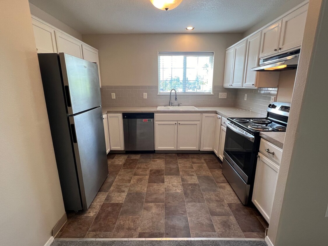 Foto principal - 10930 NE Weidler St