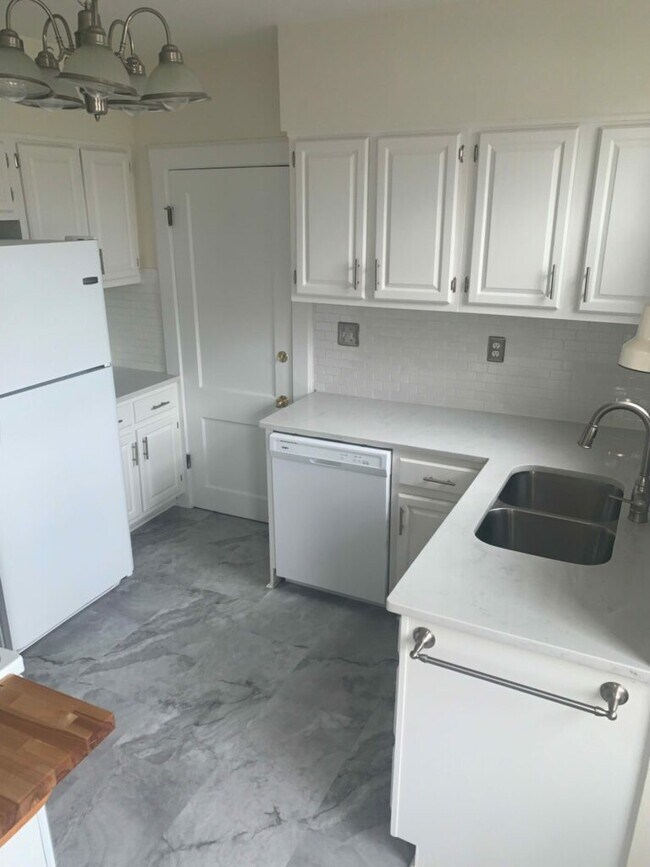 Building Photo - 347 S Drexel Ave