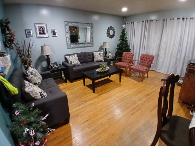 Foto del edificio - 8900 Swinton Ave