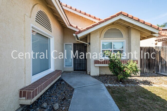 Foto del edificio - 3 Bedroom/2 Bath Home in the Southwest - $2295 Per Month!