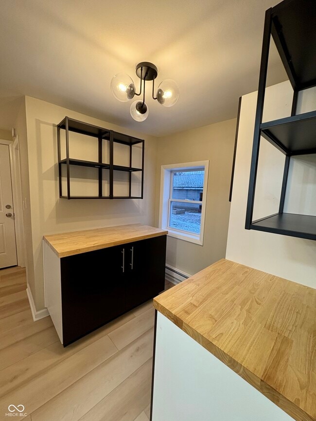 Building Photo - 728 S Broadway St