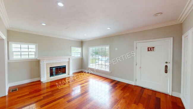 Foto del edificio - Charming 4-Bedroom Home in Wilshire Park H...
