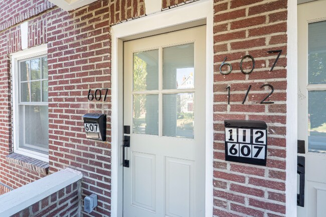 Foto del edificio - 605-607-607 S Champion Ave