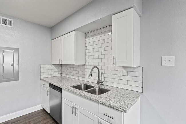 Building Photo - 4832 Locke Ave