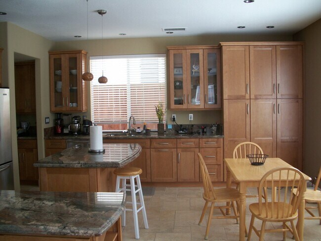 Foto del edificio - Beautiful 3BR/2.5BA Home in the Heart of C...