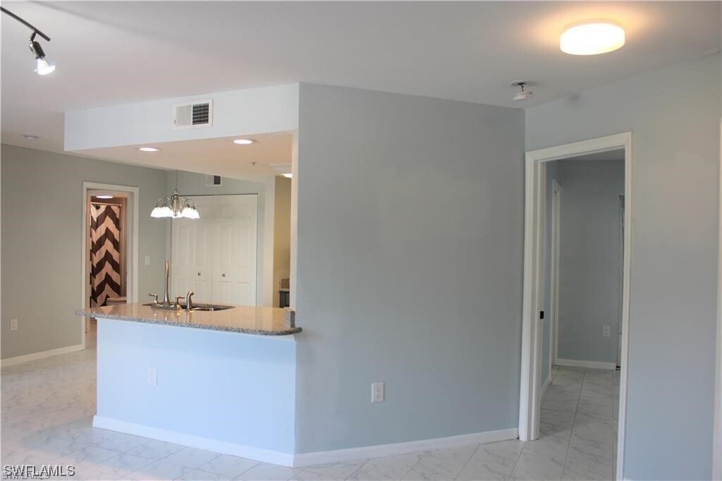 Foto del edificio - 1767 Four Mile Cove Pkwy