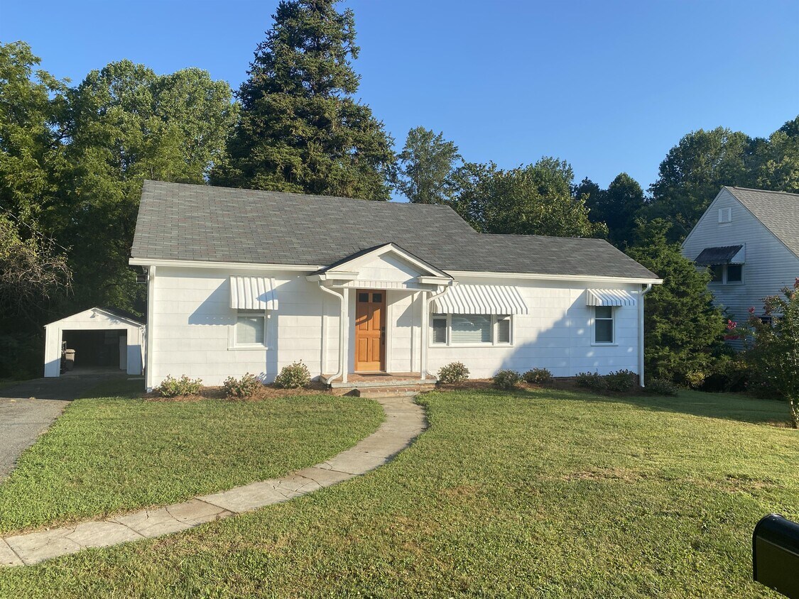 Foto principal - 1323 Winfield Dr