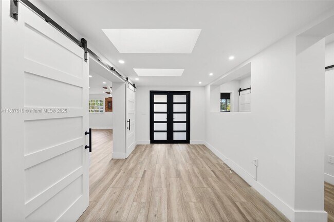 Foto del edificio - 7520 Hispanola Ave