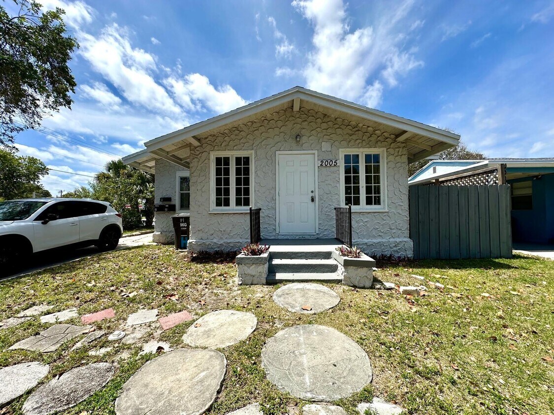Primary Photo - 2005 Broward Ave