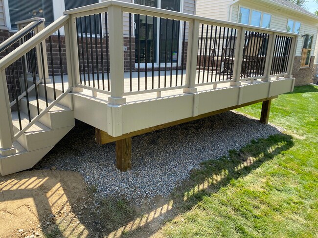Deck - 2757 Polson St