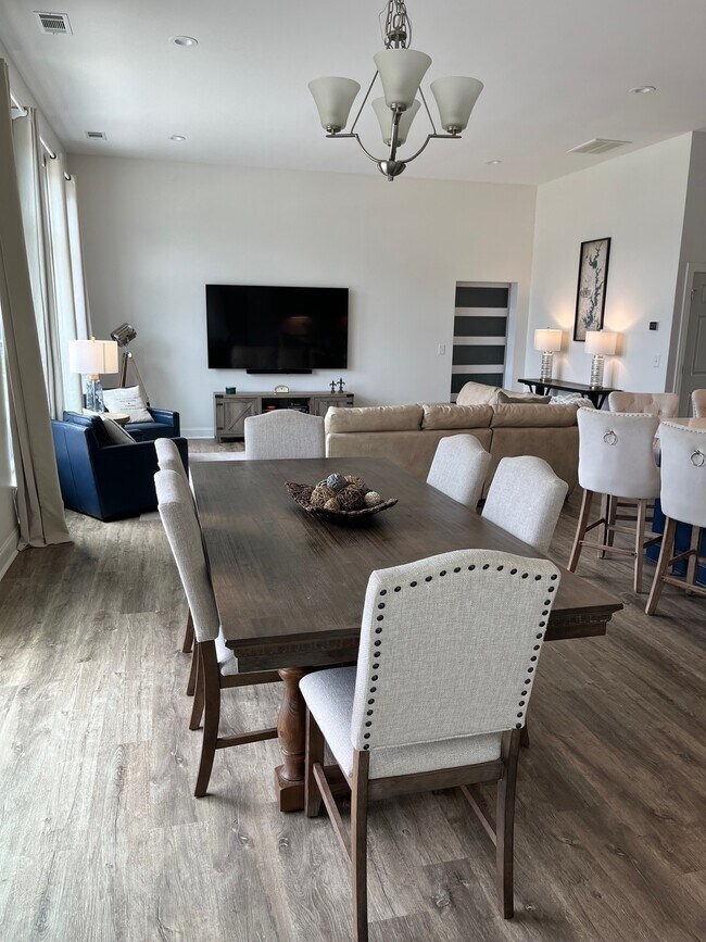 Foto del edificio - 335 McAlister Rd