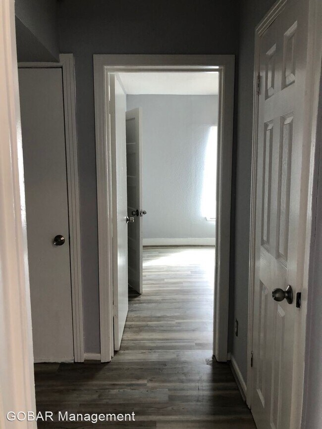Building Photo - 3 br, 1 bath House - 170 E Alma St