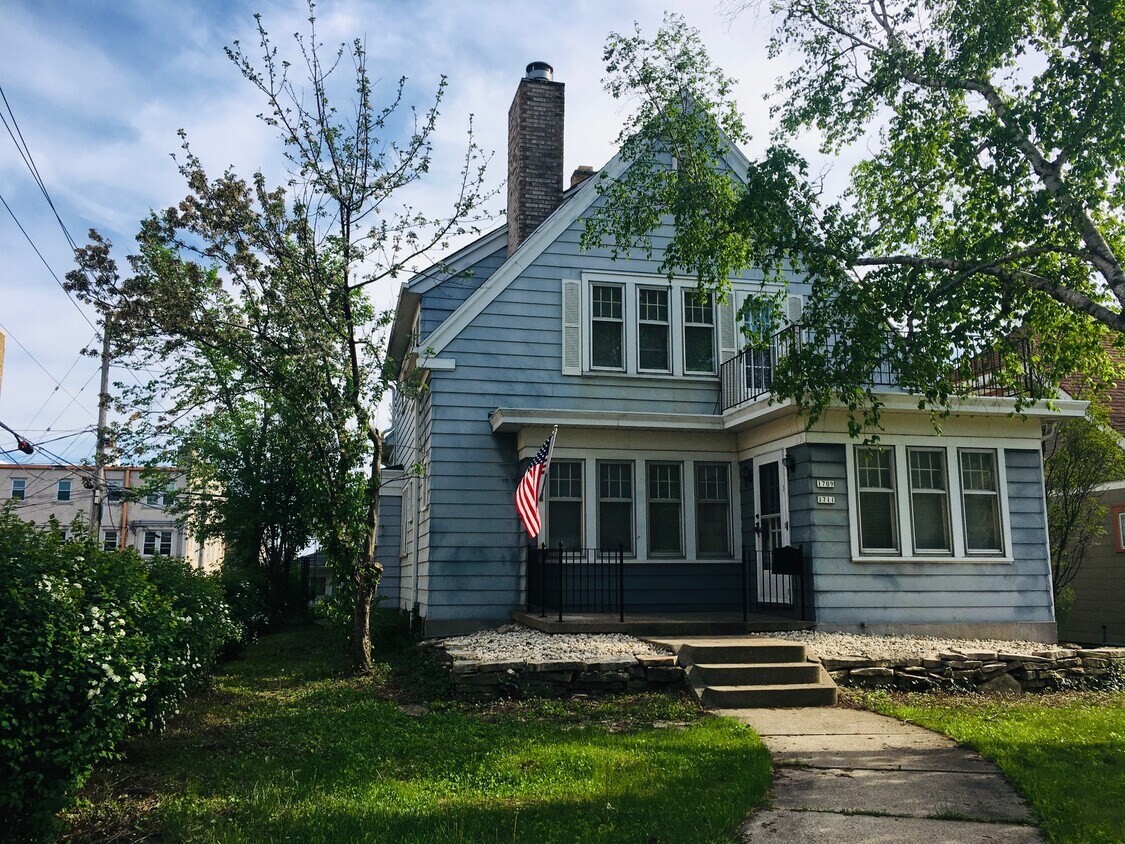 Upper Unit - 1709 E Beverly Rd