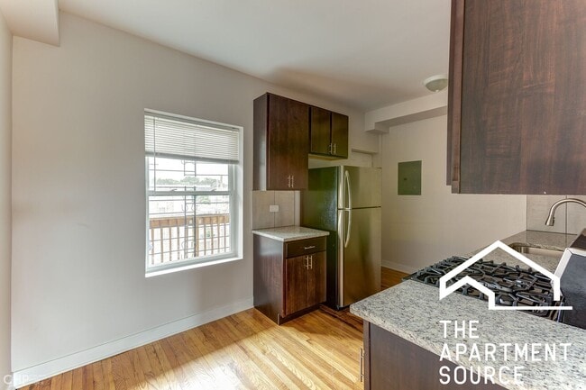 Foto del edificio - 3356 W Montrose Ave