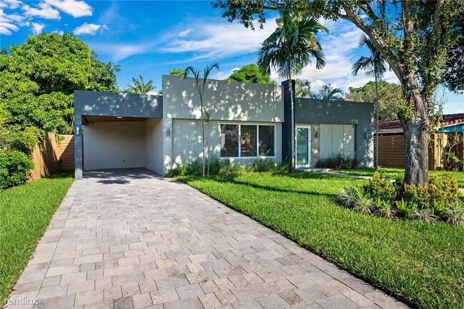 Building Photo - 3 br, 2.5 bath House - 1718 N Victoria Par...