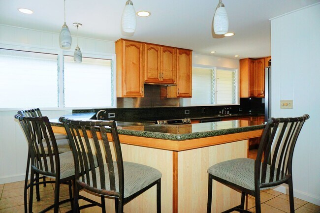 Building Photo - Spacious, Pet Friendly House Near Kailua B...