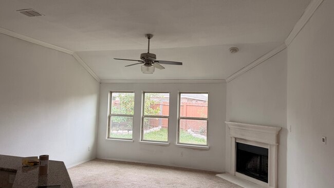 Foto del edificio - 2104 Long Forest Rd