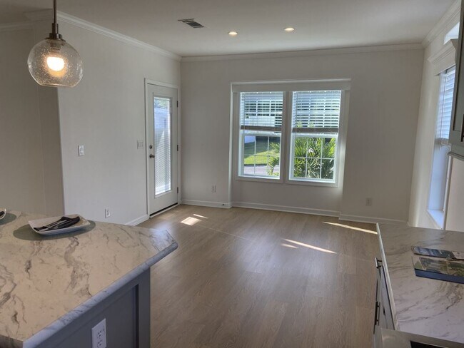 Building Photo - 102 Congress St