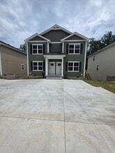 Building Photo - 271 Vanderbilt Rd