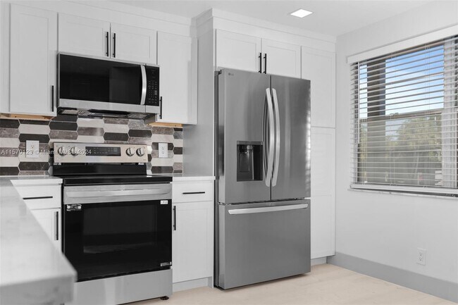 Foto del edificio - 3201 Portofino Point Apt #D2, Coconut Cree...