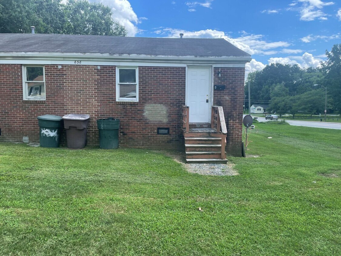 Building Photo - 838 Broad Ave