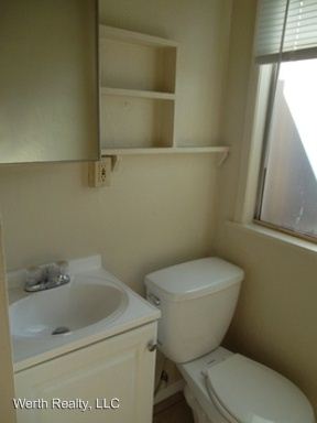 Building Photo - 460 E Delano St