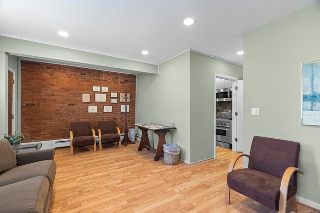 Building Photo - 32 Trumbull St