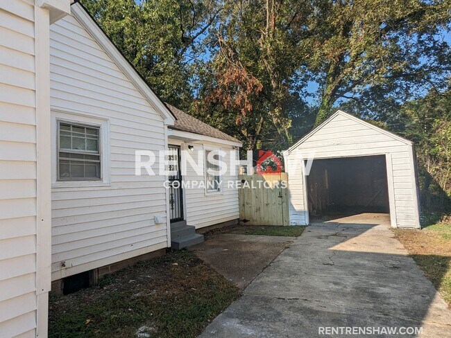 Building Photo - 1061 Walthal - Move in Ready
