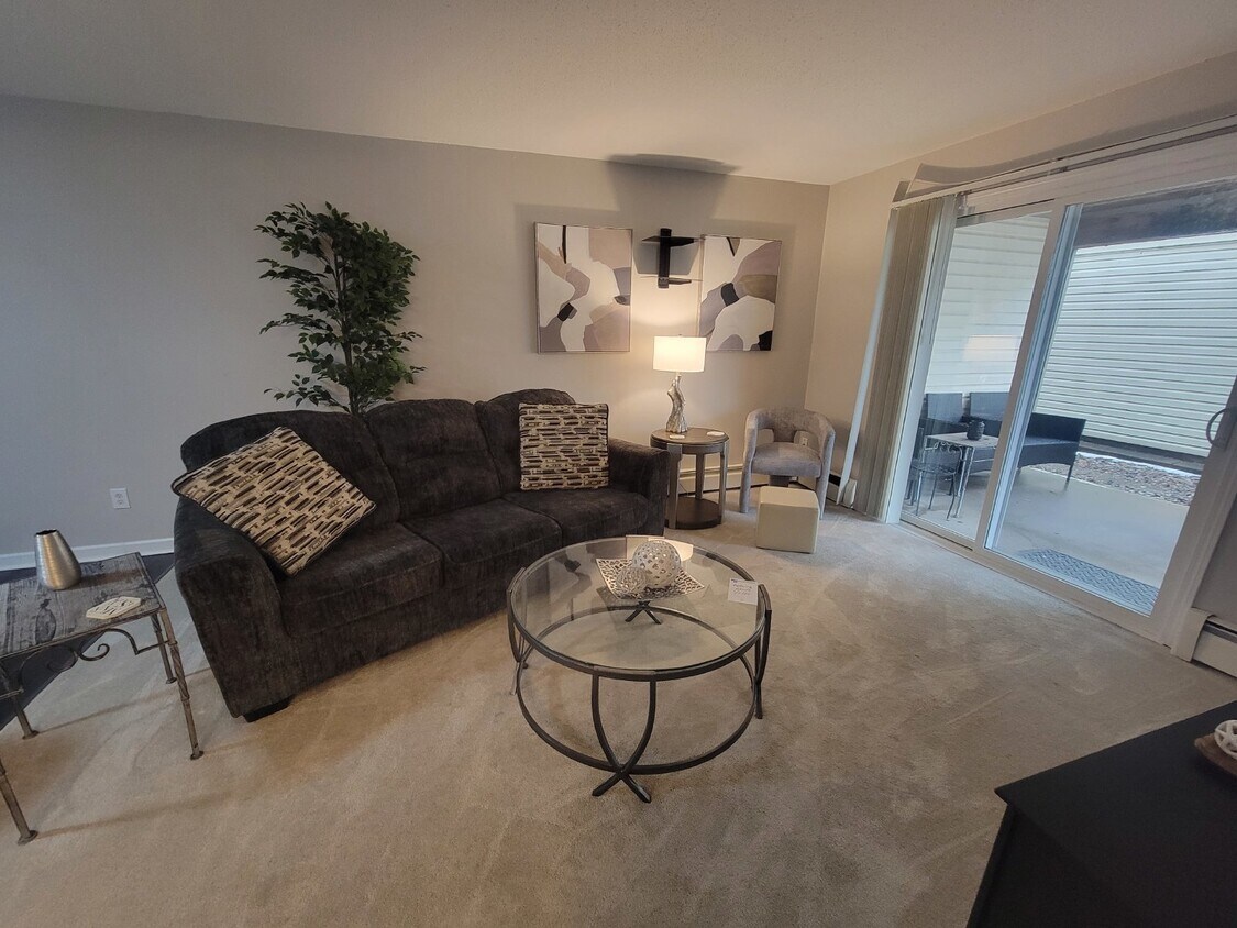Foto principal - Condo with pool available for Move in read...