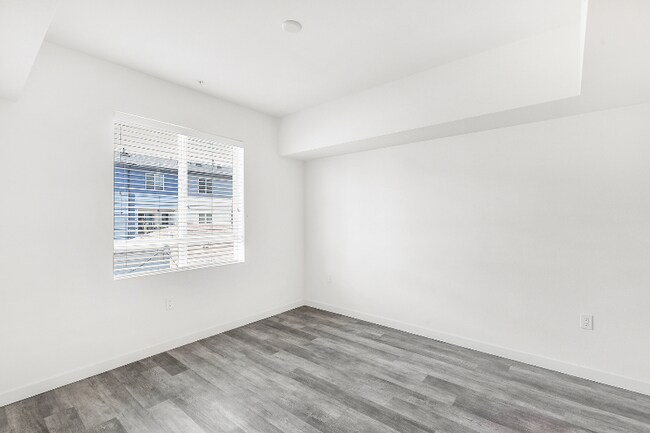 Foto del edificio - 1249 W 39th Pl