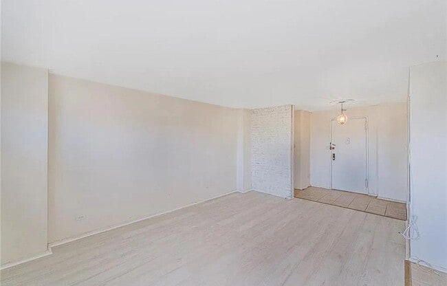 Building Photo - 2630 Cropsey Ave