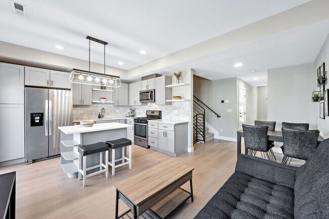 Building Photo - 2869 W Parkside Pl