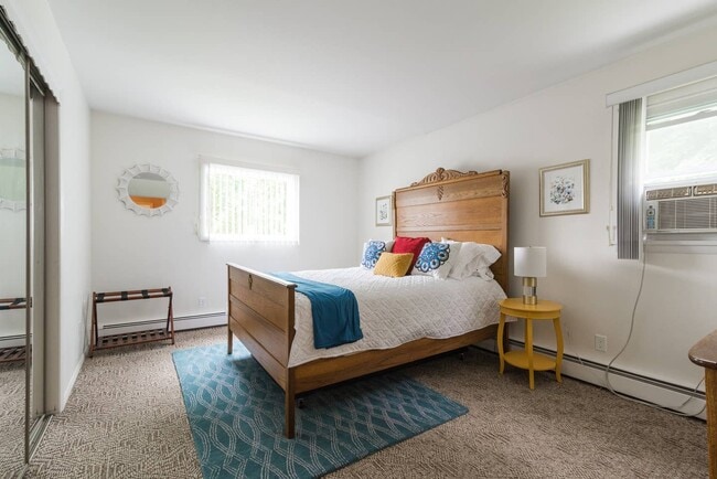 Building Photo - 261 Upper Ferry Rd