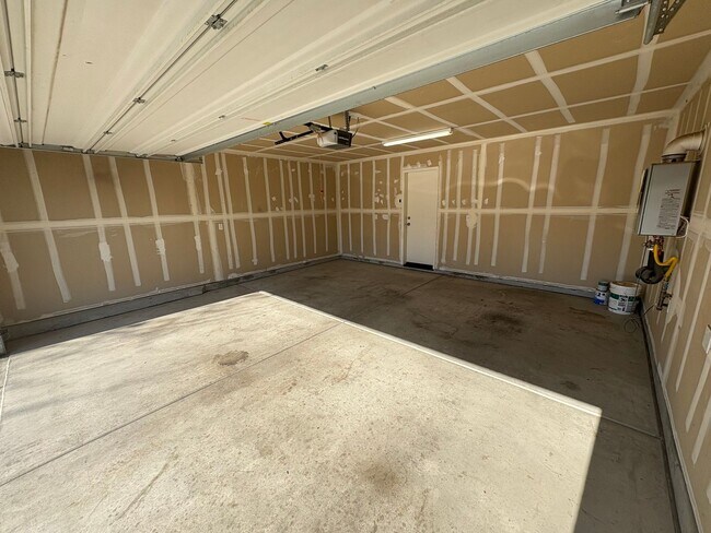 Foto del edificio - Two story home Available Now!