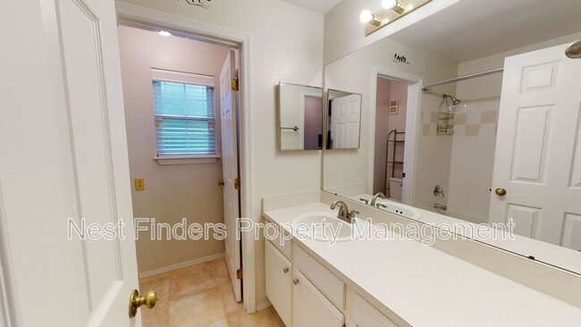 Building Photo - 13810 Sutton Park Dr N
