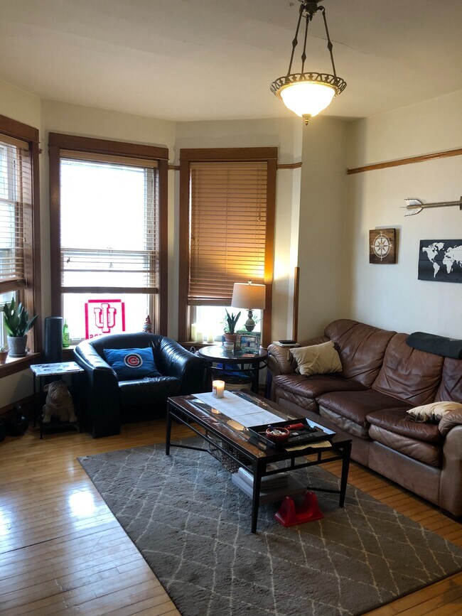 Foto del edificio - 1958 W Waveland Ave