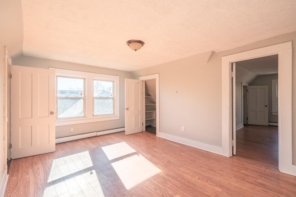 Foto principal - 499 Ferry St