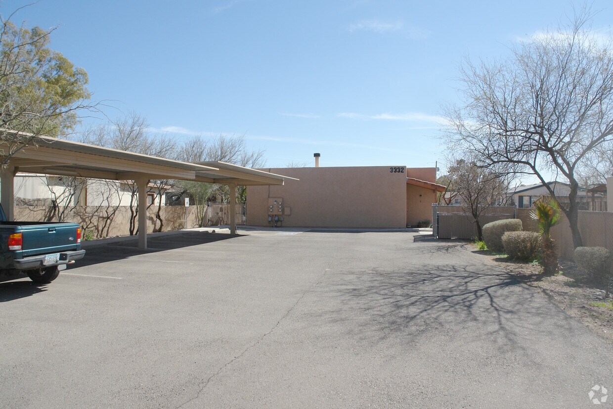 Primary Photo - 3332 E Monte Vista Dr