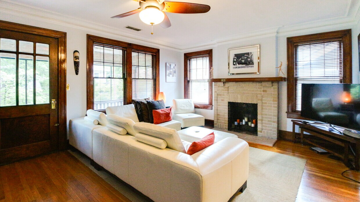 Primary Photo - 648 Linwood Ave NE