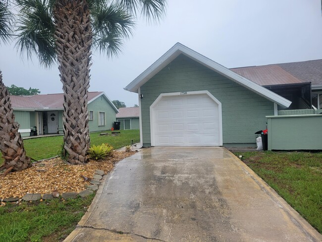 Building Photo - 1758 SE Ryecroft Ct
