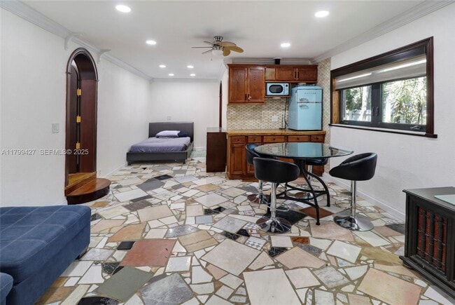 Building Photo - 550 Quail Ave