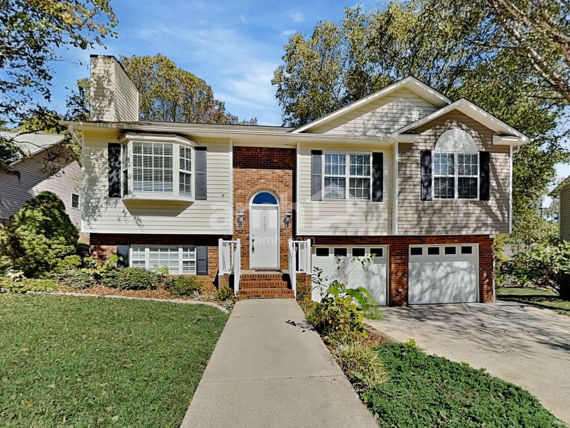 Primary Photo - 1703 Hunterwoods Dr