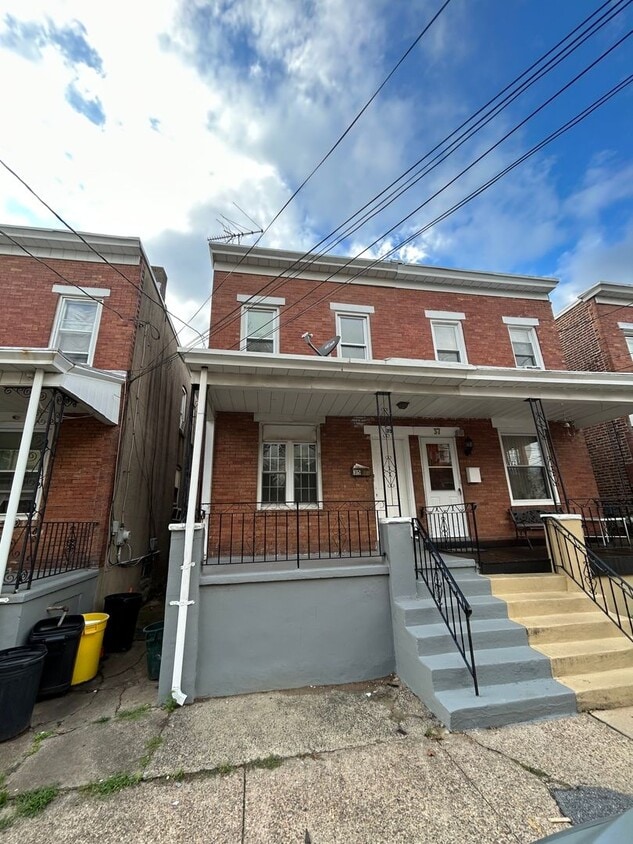 Primary Photo - 35 Dexter St