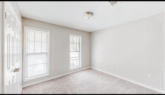 Building Photo - 5846 Garden Ridge Dr