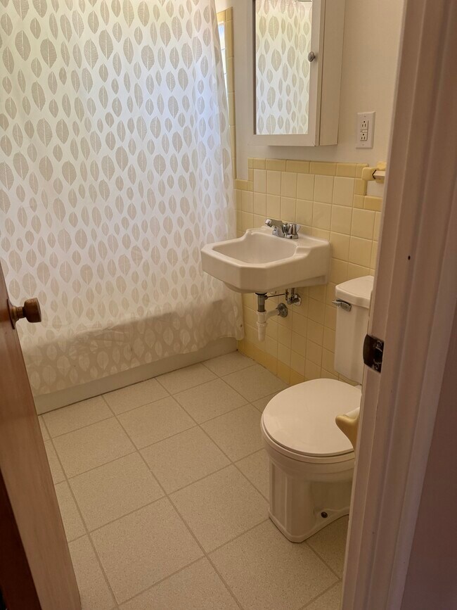 Building Photo - 1769 Burbank Rd