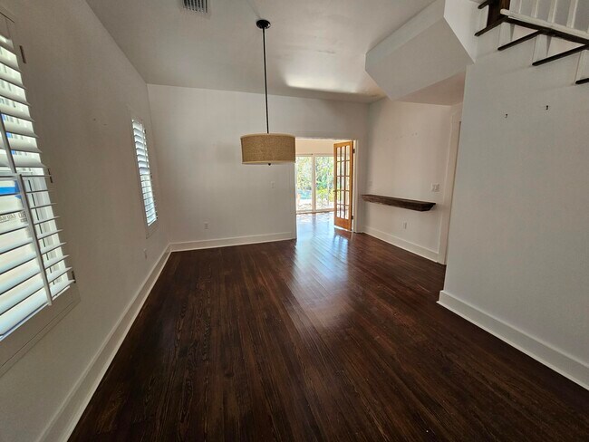 Building Photo - 506 N Lakeside Dr