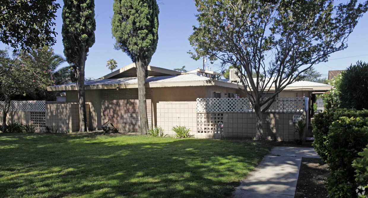 Primary Photo - 8332 Nuevo Ave